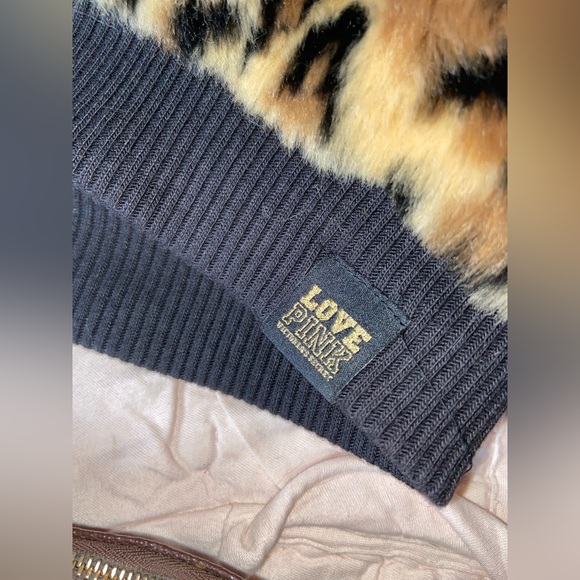 EXCLUSIVE: VS PINK Faux Fur Bomber Jacket 🐆 From Fashion Show RUNWAY! - Picture 8 of 16